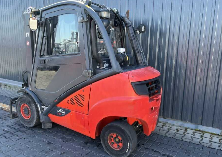 Linde H25D-02/600 - Dízel targonca: 3 kép. Linde H25D-02/600 - Dízel targonca: 3 kép.