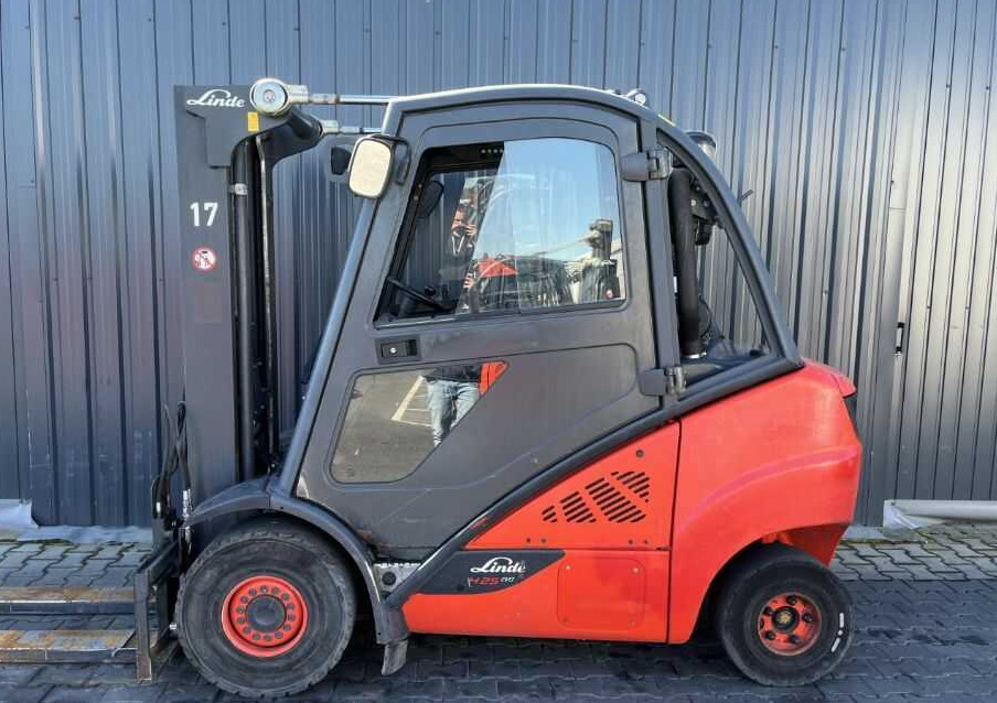 Linde H25D-02/600 - Dízel targonca: 2 kép. Linde H25D-02/600 - Dízel targonca: 2 kép.
