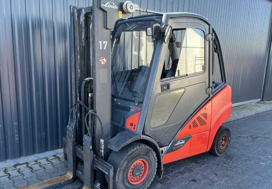 Linde H25D-02/600 - Dízel targonca: 1 kép. Linde H25D-02/600 - Dízel targonca: 1 kép.