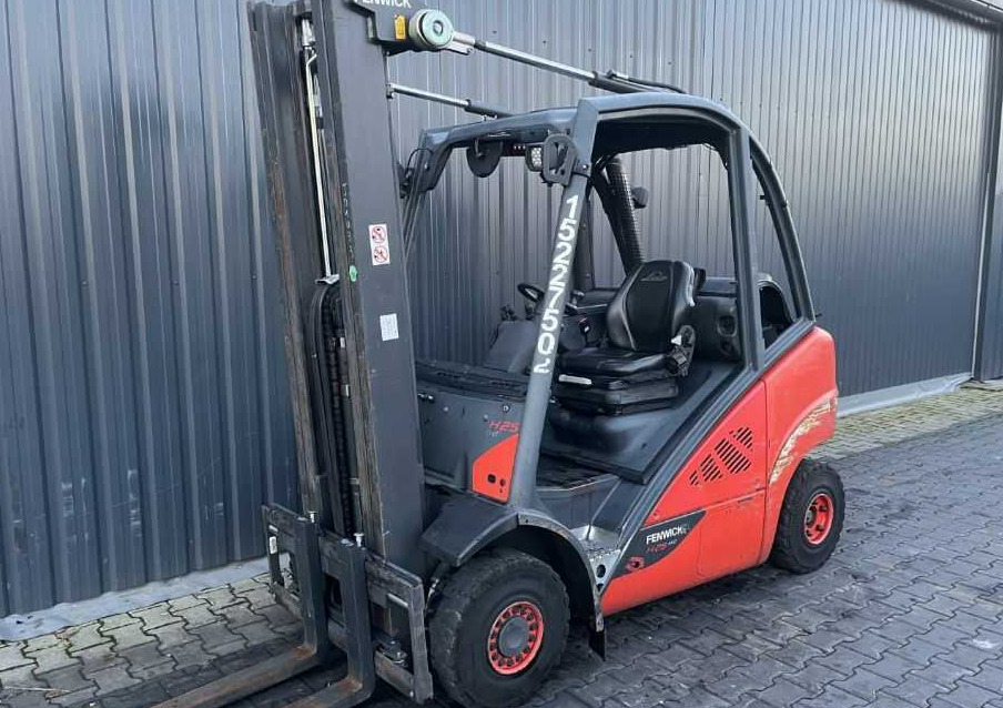 Linde H25T-01 - Gázüzemű targonca: 1 kép. Linde H25T-01 - Gázüzemű targonca: 1 kép.