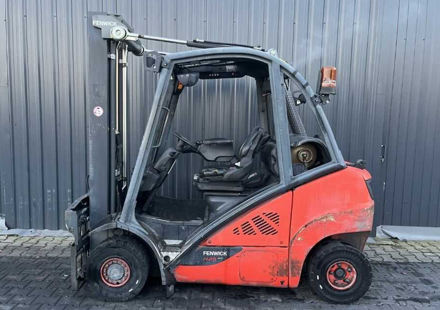 Linde H25T-01 - Gázüzemű targonca: 2 kép. Linde H25T-01 - Gázüzemű targonca: 2 kép.