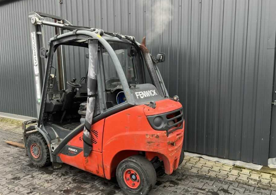 Linde H25T-01 - Gázüzemű targonca: 3 kép. Linde H25T-01 - Gázüzemű targonca: 3 kép.
