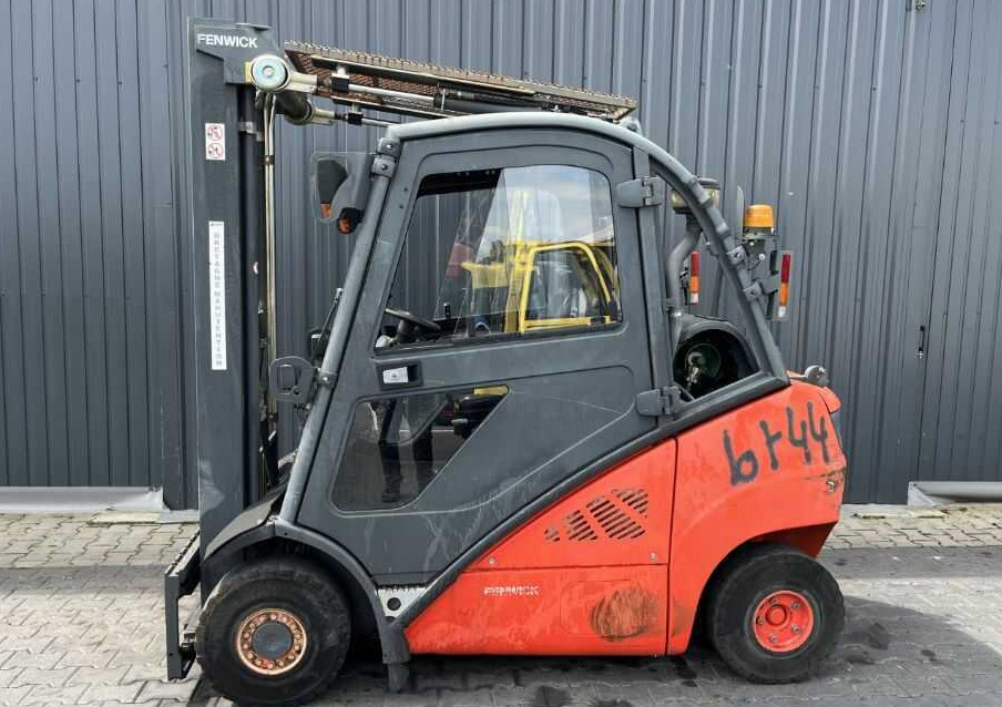 Linde H25T-01 - Gázüzemű targonca: 2 kép. Linde H25T-01 - Gázüzemű targonca: 2 kép.