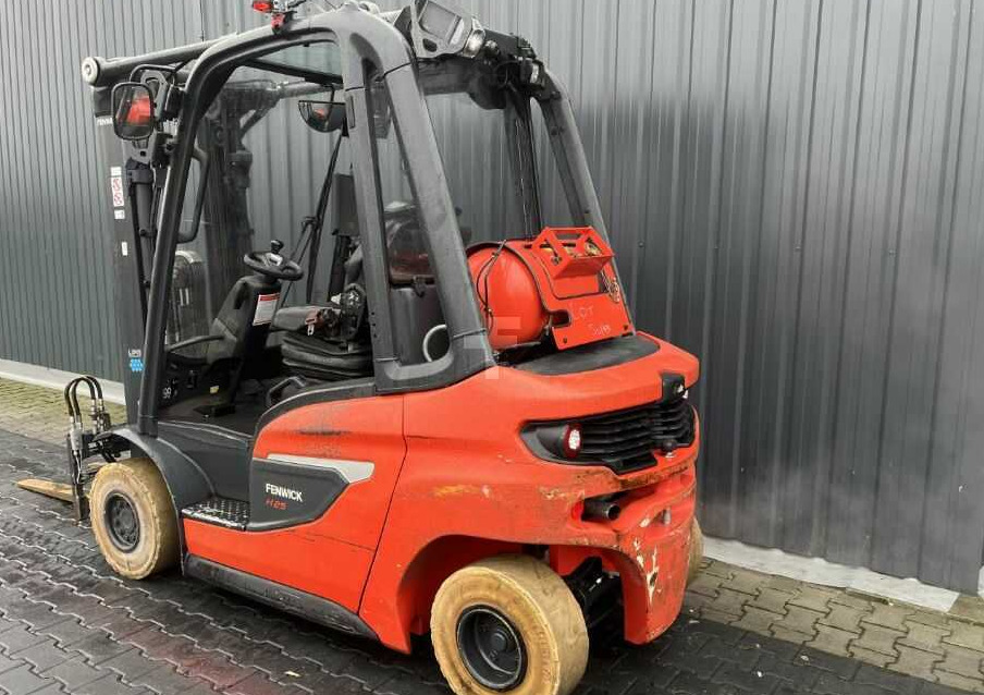 Linde H25T-01 - Gázüzemű targonca: 3 kép. Linde H25T-01 - Gázüzemű targonca: 3 kép.