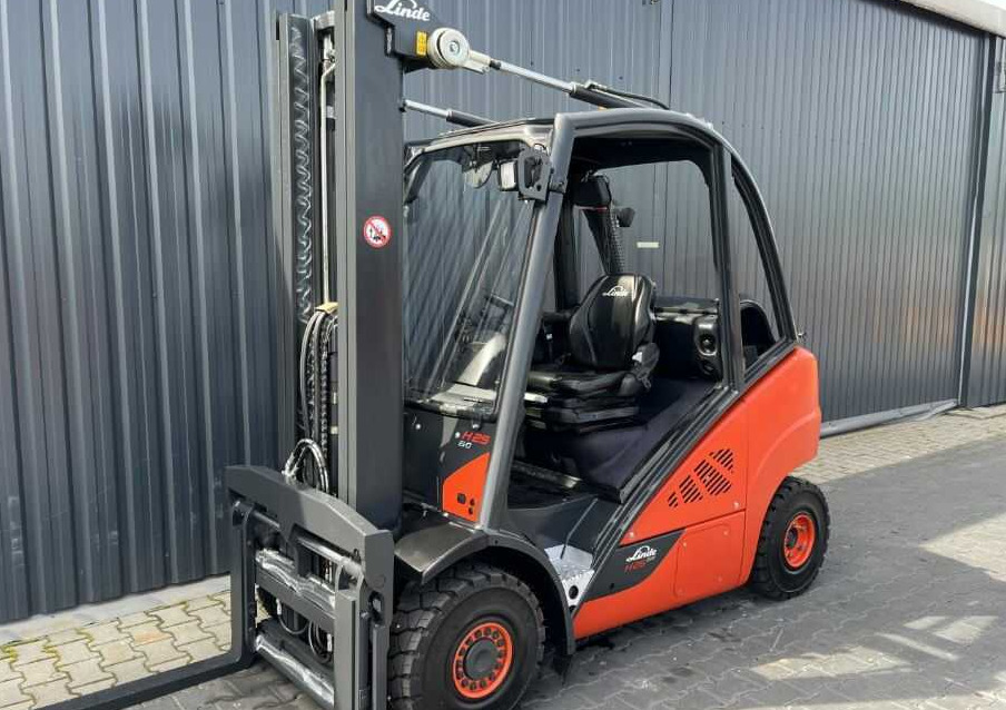Linde H25T-02 - Gázüzemű targonca: 4 kép. Linde H25T-02 - Gázüzemű targonca: 4 kép.