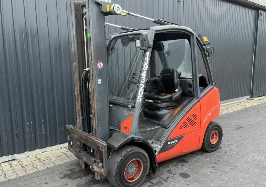 Linde H25T-02 - Gázüzemű targonca: 1 kép. Linde H25T-02 - Gázüzemű targonca: 1 kép.