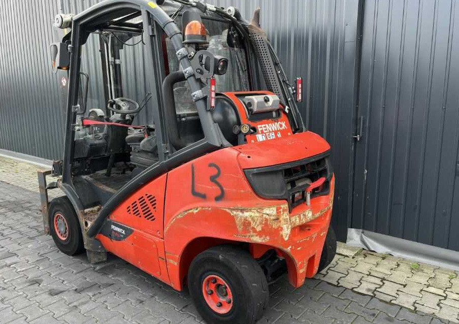 Linde H25T-02 - Gázüzemű targonca: 3 kép. Linde H25T-02 - Gázüzemű targonca: 3 kép.