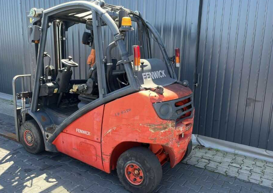 Linde H25T - Gázüzemű targonca: 3 kép. Linde H25T - Gázüzemű targonca: 3 kép.