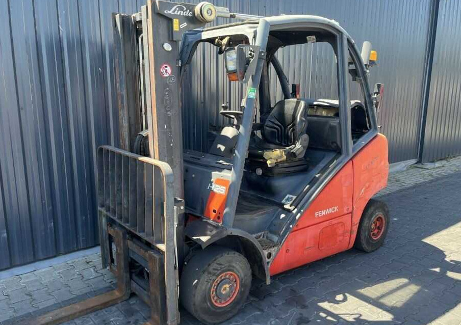 Linde H25T - Gázüzemű targonca: 1 kép. Linde H25T - Gázüzemű targonca: 1 kép.