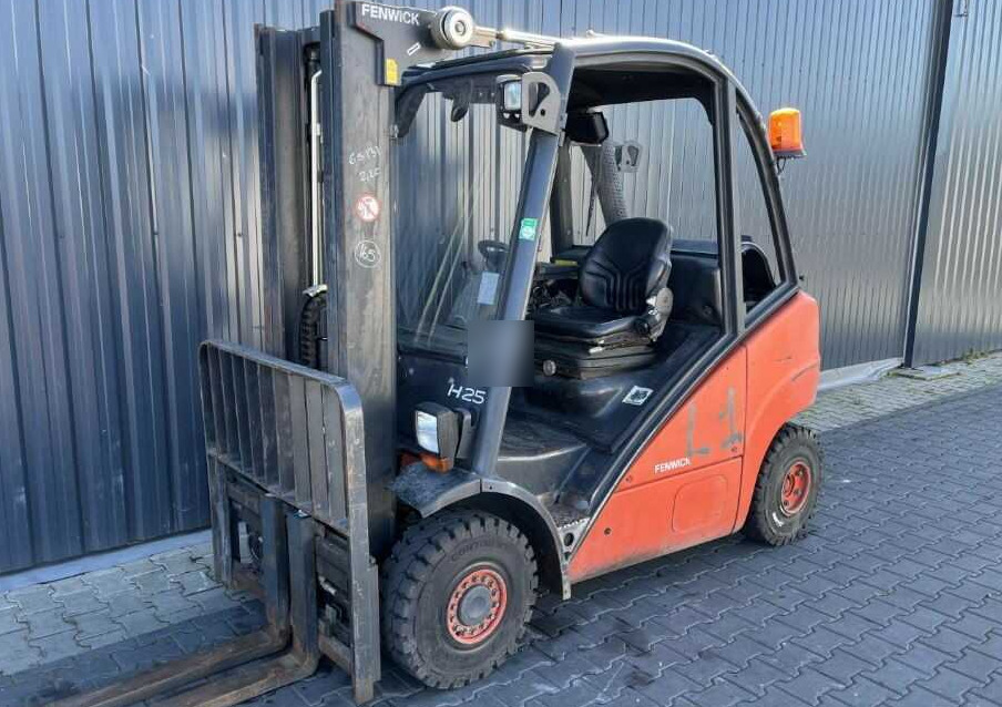 Linde H25T - Gázüzemű targonca: 1 kép. Linde H25T - Gázüzemű targonca: 1 kép.