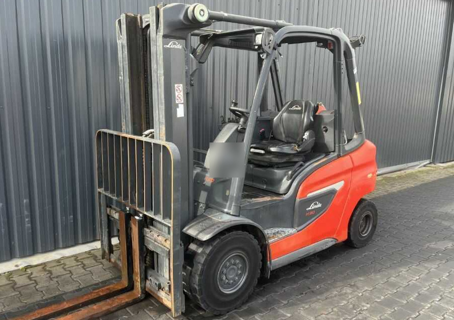 Linde H30T-01 - Gázüzemű targonca: 1 kép. Linde H30T-01 - Gázüzemű targonca: 1 kép.