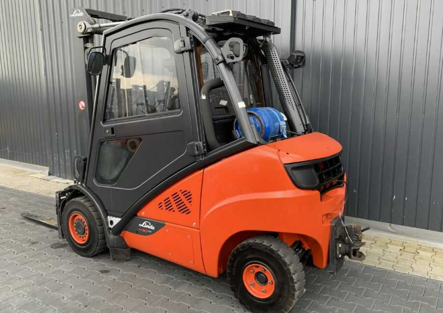 Linde H30T-02 - Gázüzemű targonca: 3 kép. Linde H30T-02 - Gázüzemű targonca: 3 kép.