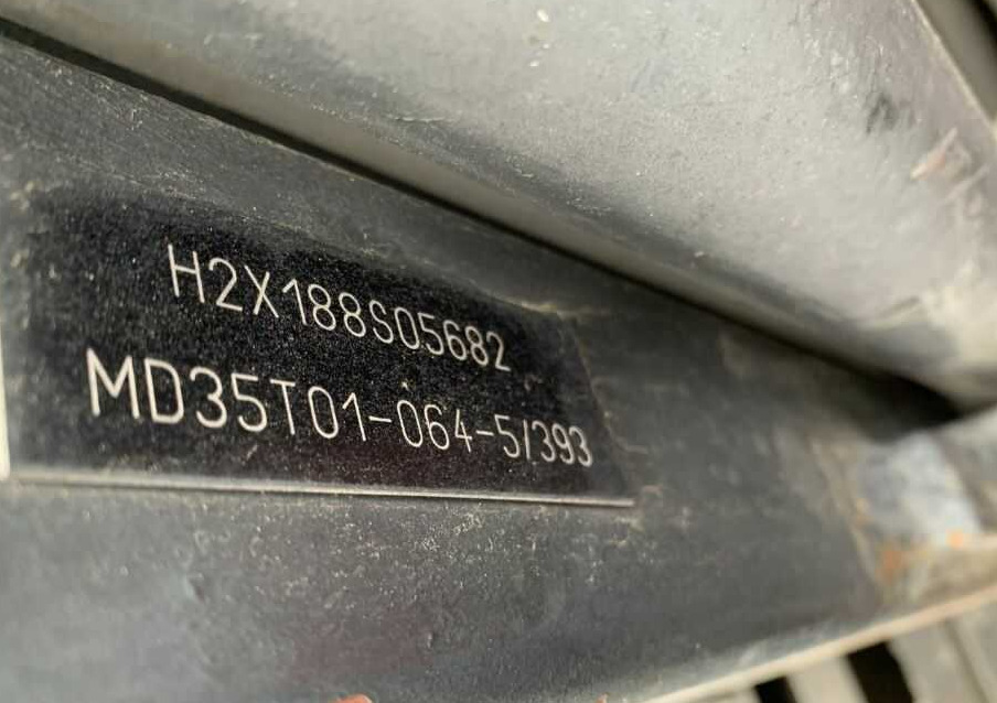 Linde H30T - Gázüzemű targonca: 3 kép. Linde H30T - Gázüzemű targonca: 3 kép.