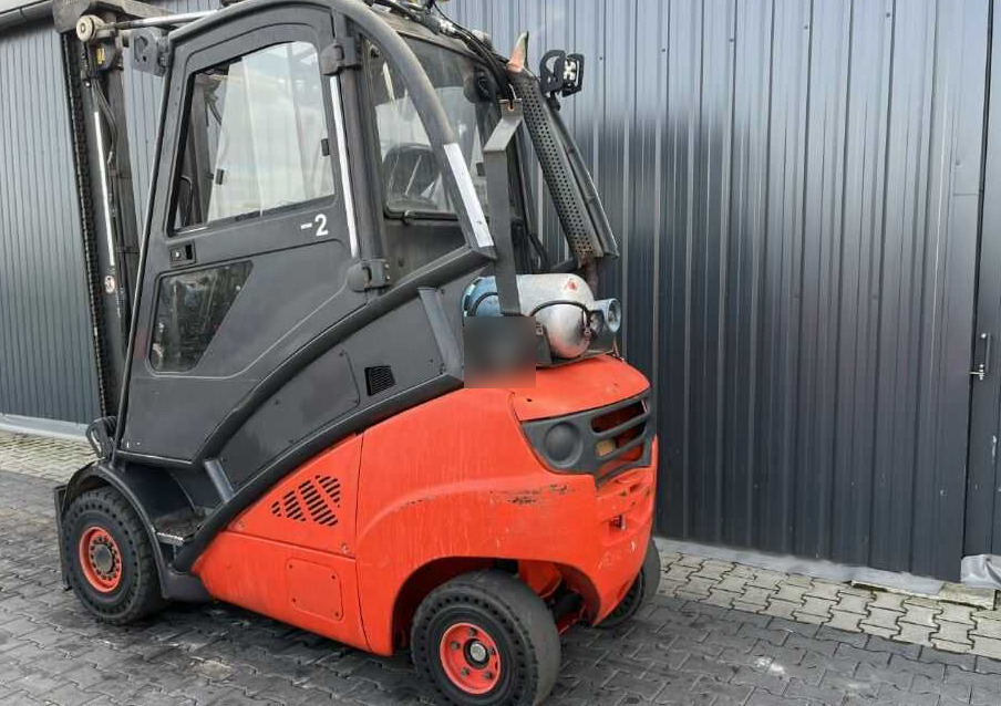 Linde H30T - Gázüzemű targonca: 3 kép. Linde H30T - Gázüzemű targonca: 3 kép.