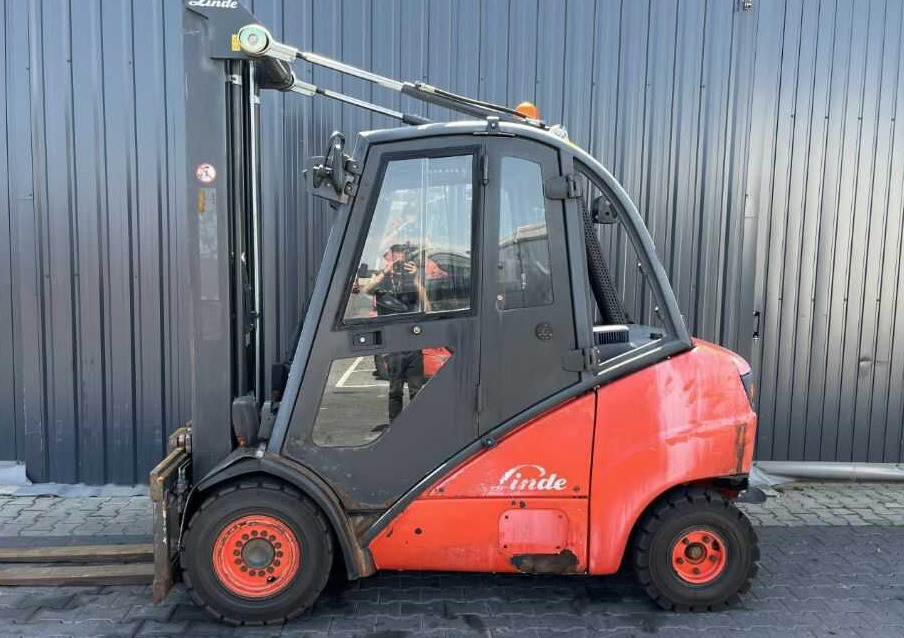 Linde H35D - Dízel targonca: 2 kép. Linde H35D - Dízel targonca: 2 kép.
