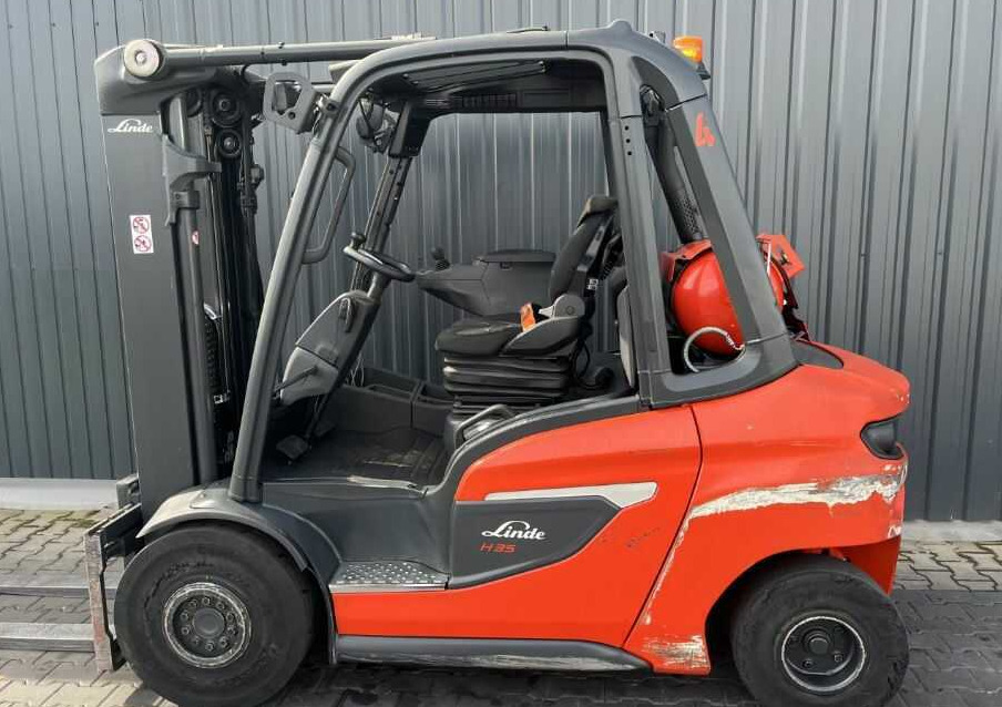 Linde H35T-01 - Gázüzemű targonca: 2 kép. Linde H35T-01 - Gázüzemű targonca: 2 kép.