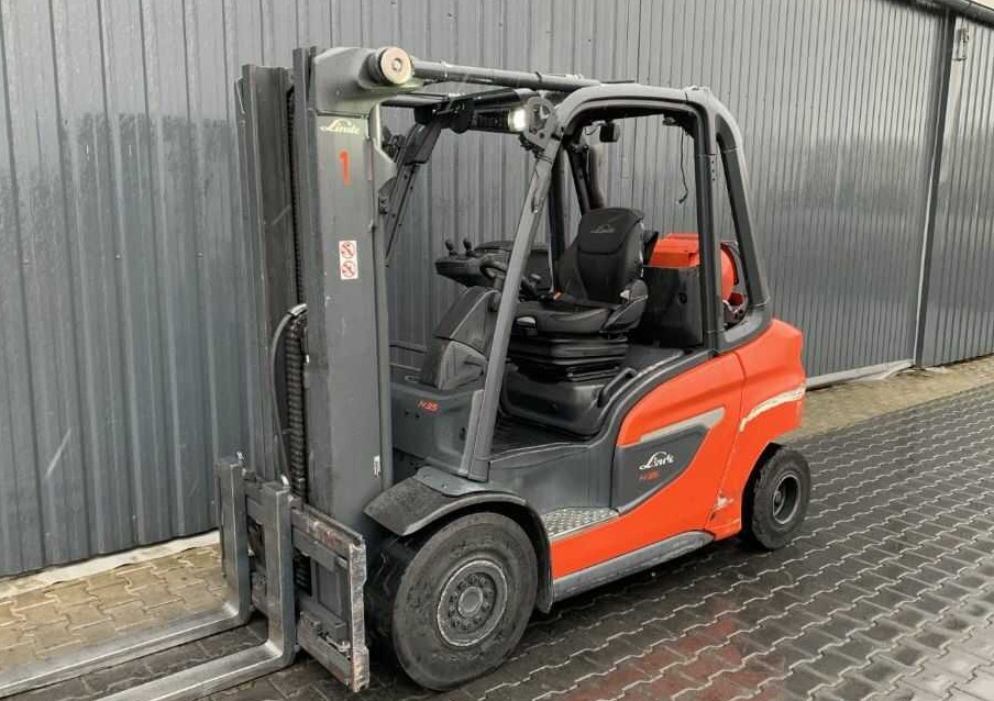 Linde H35T-01 - Gázüzemű targonca: 1 kép. Linde H35T-01 - Gázüzemű targonca: 1 kép.