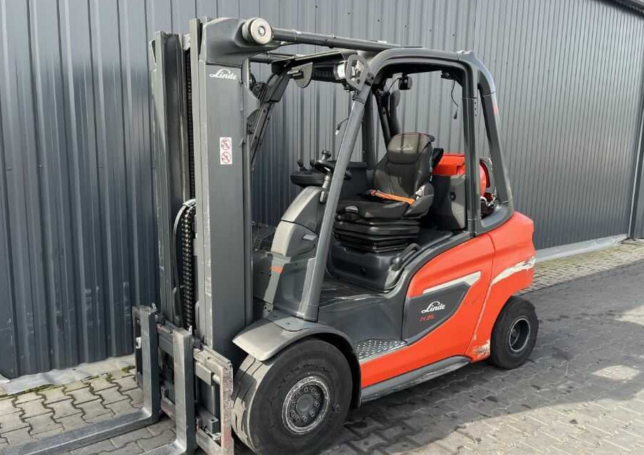 Linde H35T-01 - Gázüzemű targonca: 1 kép. Linde H35T-01 - Gázüzemű targonca: 1 kép.