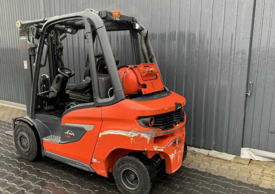 Linde H35T-01 - Gázüzemű targonca: 3 kép. Linde H35T-01 - Gázüzemű targonca: 3 kép.