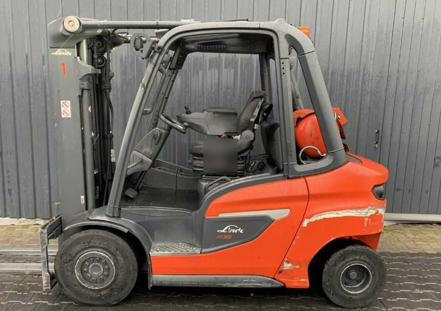 Linde H35T-01 - Gázüzemű targonca: 2 kép. Linde H35T-01 - Gázüzemű targonca: 2 kép.