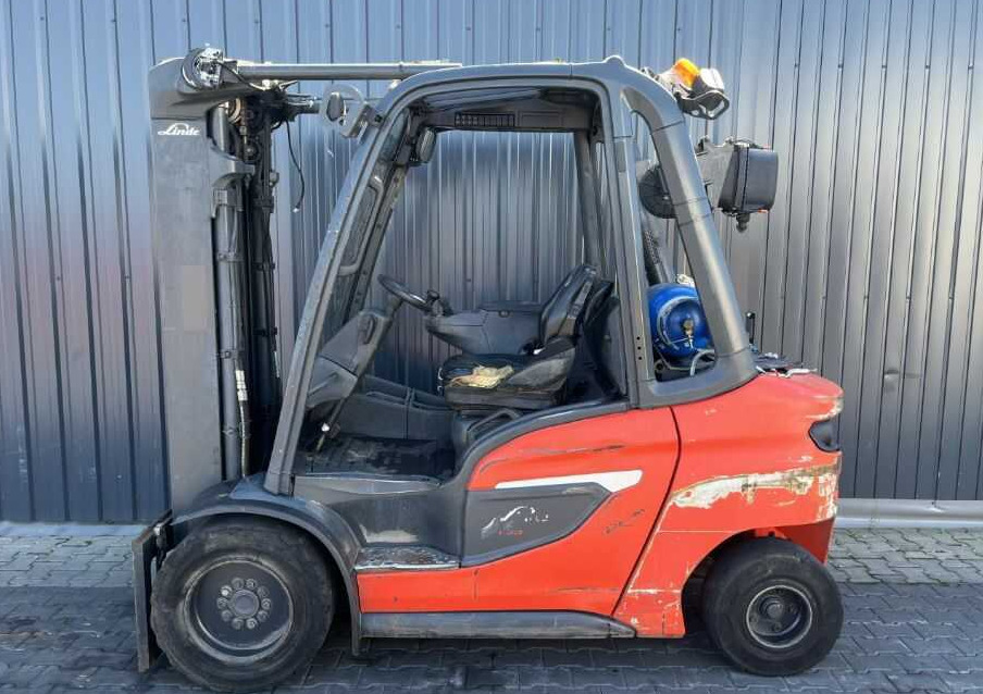 Linde H35T-01 - Gázüzemű targonca: 2 kép. Linde H35T-01 - Gázüzemű targonca: 2 kép.