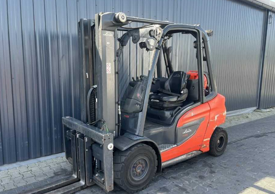Linde H35T-01 - Gázüzemű targonca: 1 kép. Linde H35T-01 - Gázüzemű targonca: 1 kép.