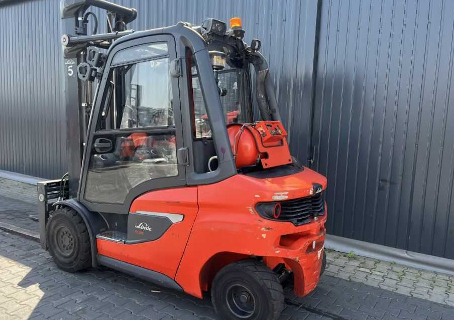 Linde H35T-01 - Gázüzemű targonca: 3 kép. Linde H35T-01 - Gázüzemű targonca: 3 kép.