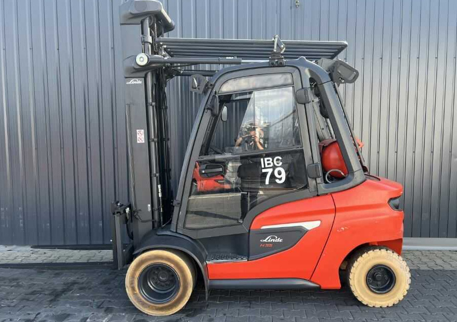Linde H35T-01 - Gázüzemű targonca: 2 kép. Linde H35T-01 - Gázüzemű targonca: 2 kép.