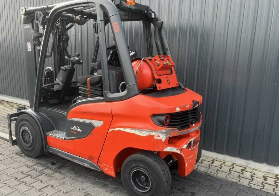 Linde H35T-01 - Gázüzemű targonca: 3 kép. Linde H35T-01 - Gázüzemű targonca: 3 kép.