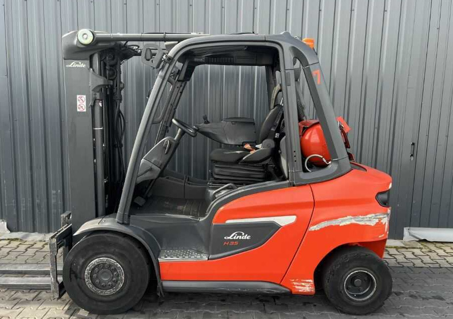 Linde H35T-01 - Gázüzemű targonca: 2 kép. Linde H35T-01 - Gázüzemű targonca: 2 kép.