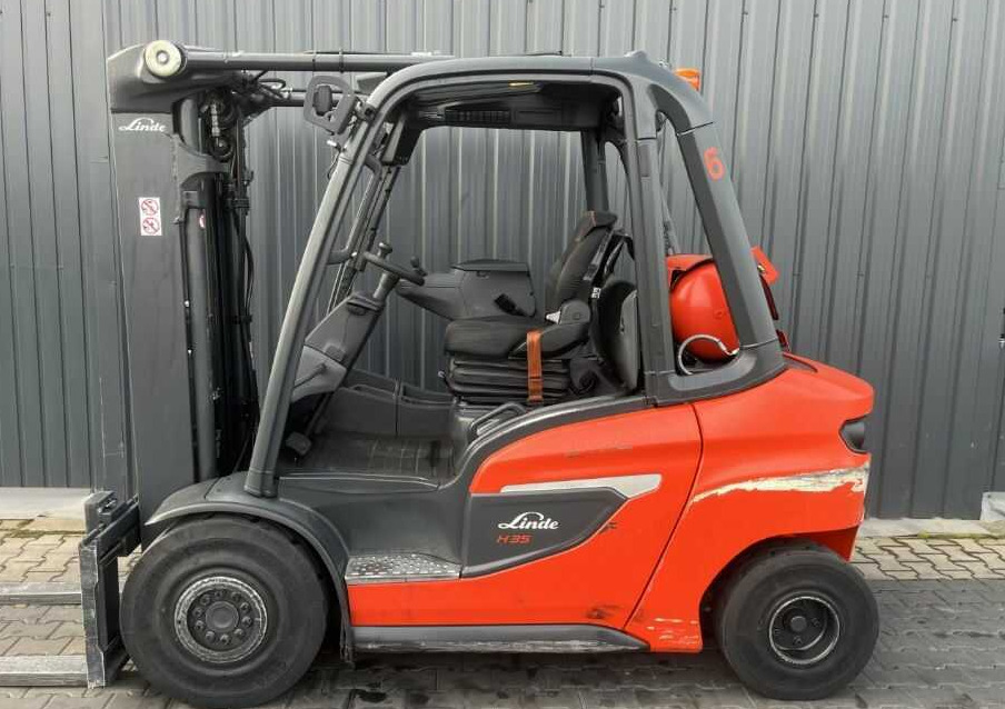 Linde H35T-01 - Gázüzemű targonca: 2 kép. Linde H35T-01 - Gázüzemű targonca: 2 kép.