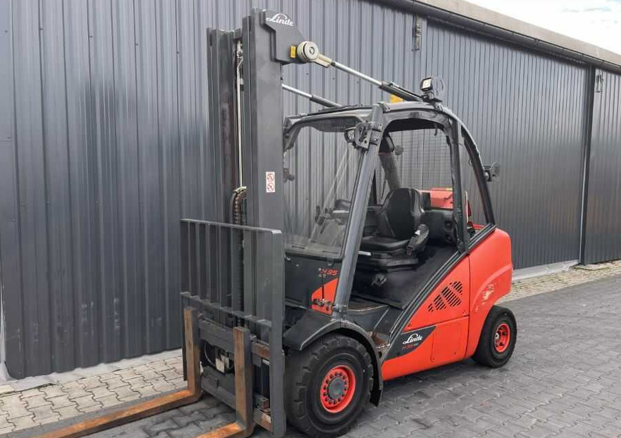 Linde H35T-02 - Gázüzemű targonca: 1 kép. Linde H35T-02 - Gázüzemű targonca: 1 kép.