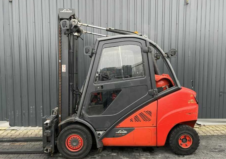 Linde H35T-02 - Gázüzemű targonca: 2 kép. Linde H35T-02 - Gázüzemű targonca: 2 kép.