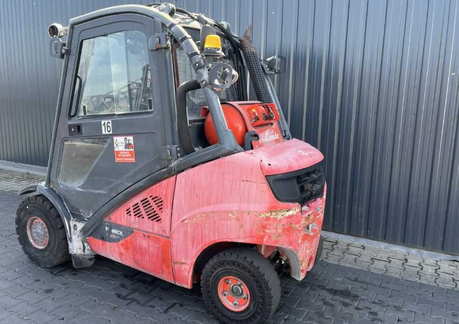 Linde H35T-02 - Gázüzemű targonca: 3 kép. Linde H35T-02 - Gázüzemű targonca: 3 kép.