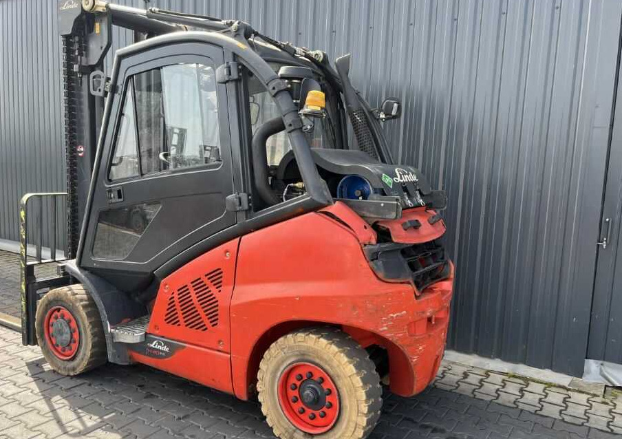 Linde H40T-02 - Gázüzemű targonca: 3 kép. Linde H40T-02 - Gázüzemű targonca: 3 kép.
