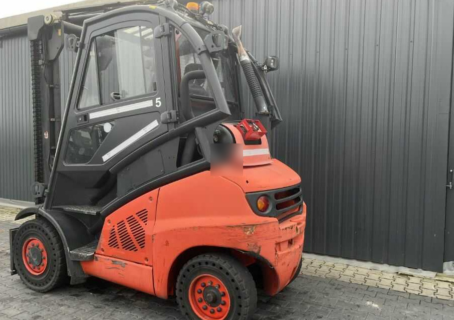Linde H45T-01 - Gázüzemű targonca: 3 kép. Linde H45T-01 - Gázüzemű targonca: 3 kép.