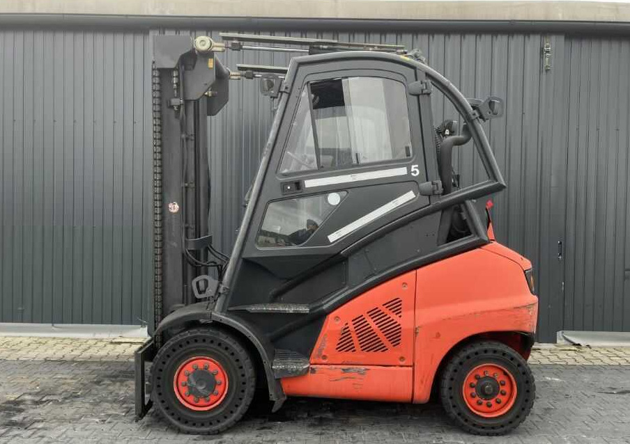 Linde H45T-01 - Gázüzemű targonca: 2 kép. Linde H45T-01 - Gázüzemű targonca: 2 kép.