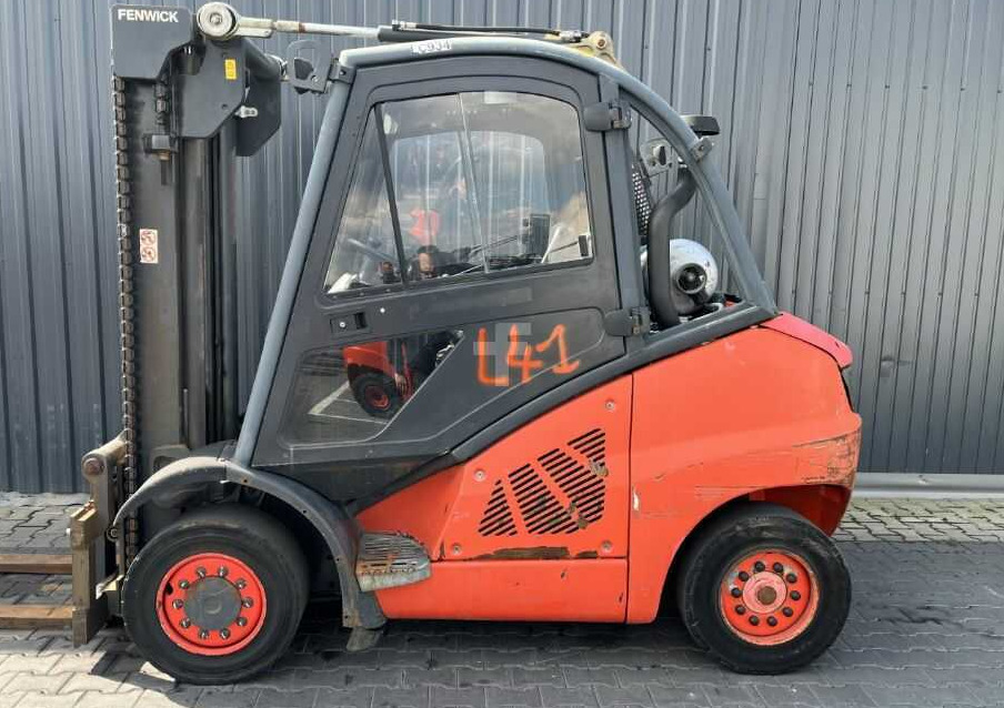 Linde H45T-01 - Gázüzemű targonca: 2 kép. Linde H45T-01 - Gázüzemű targonca: 2 kép.