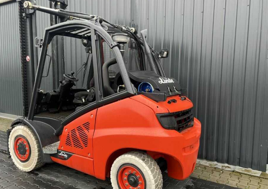 Linde H50T-02/600 - Gázüzemű targonca: 4 kép. Linde H50T-02/600 - Gázüzemű targonca: 4 kép.