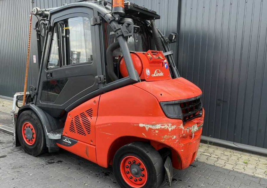 Linde H50T-02 - Gázüzemű targonca: 3 kép. Linde H50T-02 - Gázüzemű targonca: 3 kép.