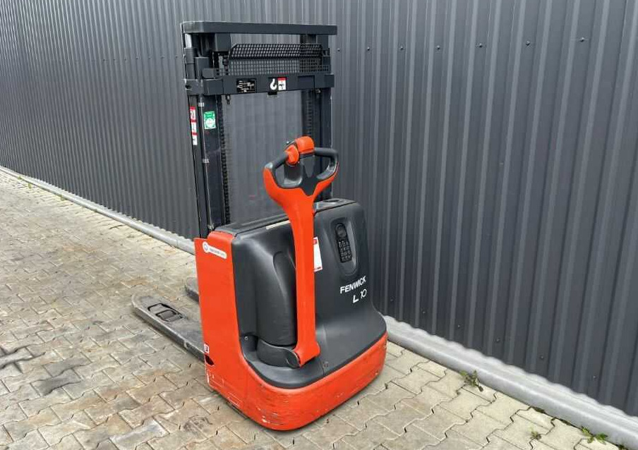 Linde L10 - Emelőtargoncá: 3 kép. Linde L10 - Emelőtargoncá: 3 kép.