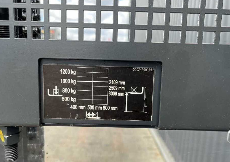 Linde L10 - Emelőtargoncá: 5 kép. Linde L10 - Emelőtargoncá: 5 kép.