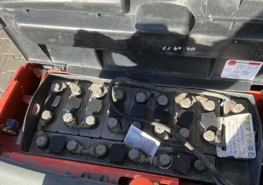Linde L12L - Emelőtargoncá: 4 kép. Linde L12L - Emelőtargoncá: 4 kép.