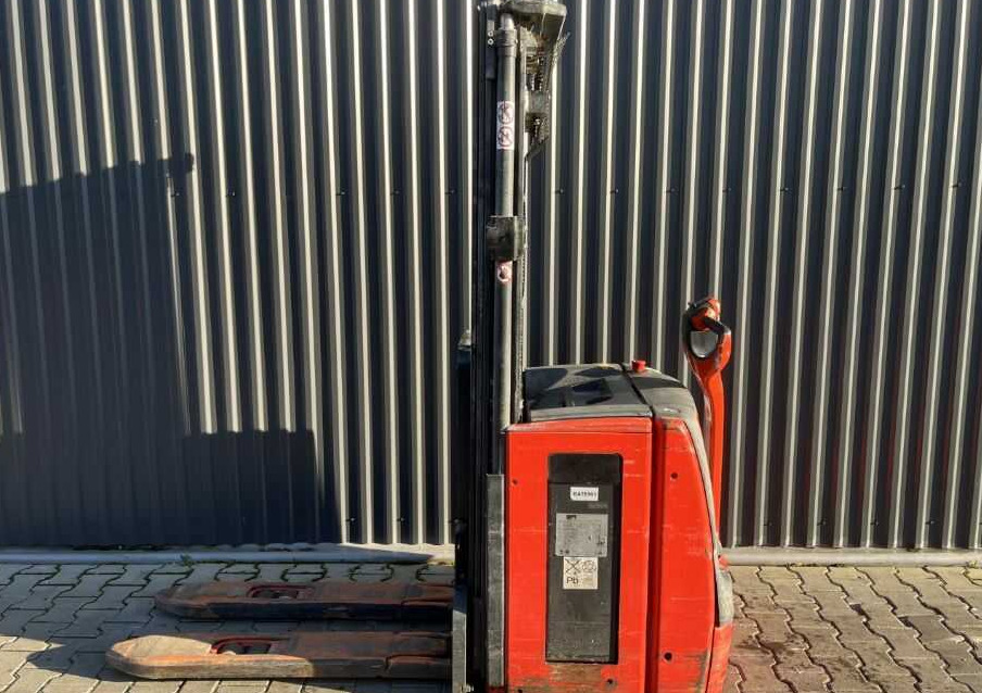 Linde L14 - Emelőtargoncá: 2 kép. Linde L14 - Emelőtargoncá: 2 kép.