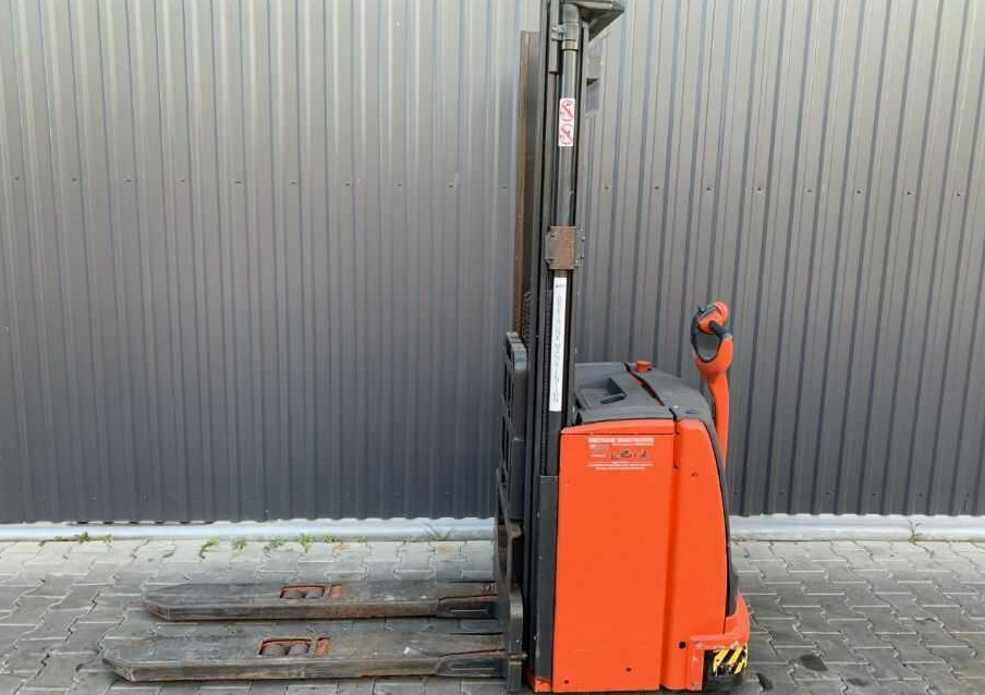Linde L14 - Emelőtargoncá: 2 kép. Linde L14 - Emelőtargoncá: 2 kép.