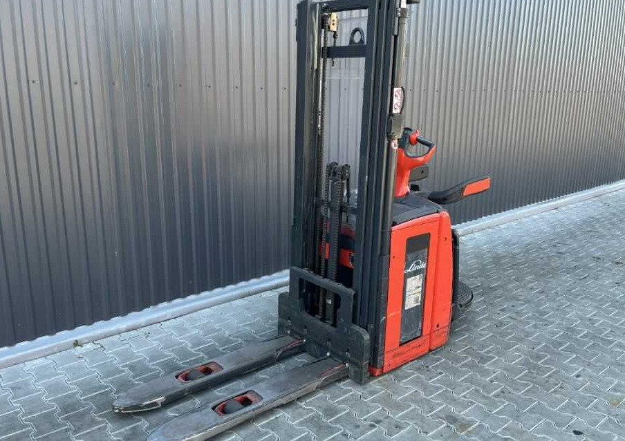 Linde L14AP - Emelőtargoncá: 4 kép. Linde L14AP - Emelőtargoncá: 4 kép.