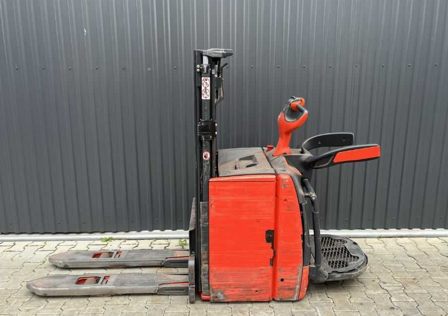 Linde L14LAP - Emelőtargoncá: 2 kép. Linde L14LAP - Emelőtargoncá: 2 kép.