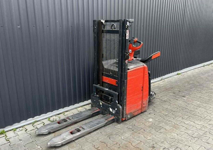 Linde L14lAP - Emelőtargoncá: 1 kép. Linde L14lAP - Emelőtargoncá: 1 kép.