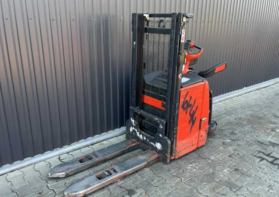Linde L14lAP - Emelőtargoncá: 1 kép. Linde L14lAP - Emelőtargoncá: 1 kép.