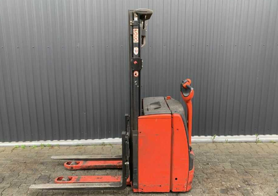 Linde L16 - Emelőtargoncá: 2 kép. Linde L16 - Emelőtargoncá: 2 kép.